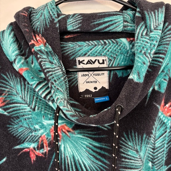 Kavu Hooded Fleece Poncho - Picture 2 of 6